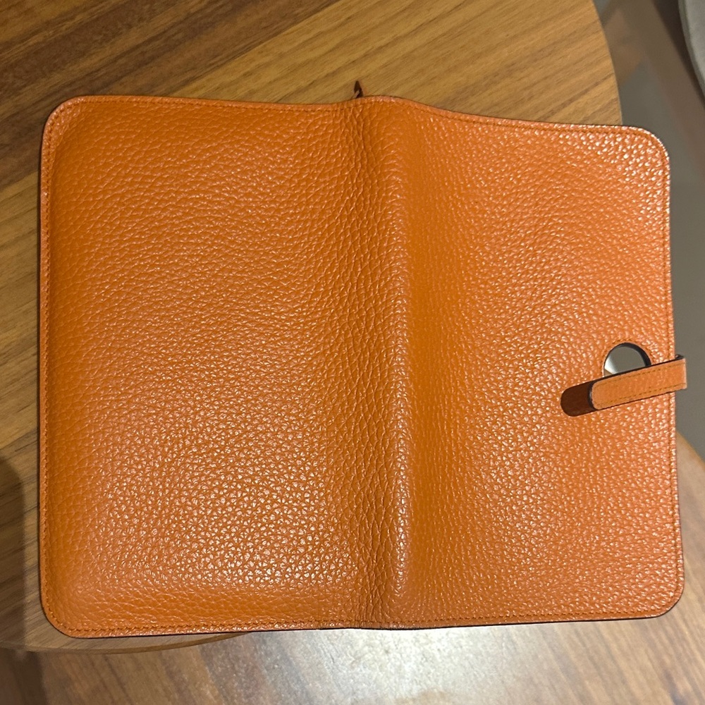 Affordable Fashion Finds Orange Wallet - Picture 4 of 4